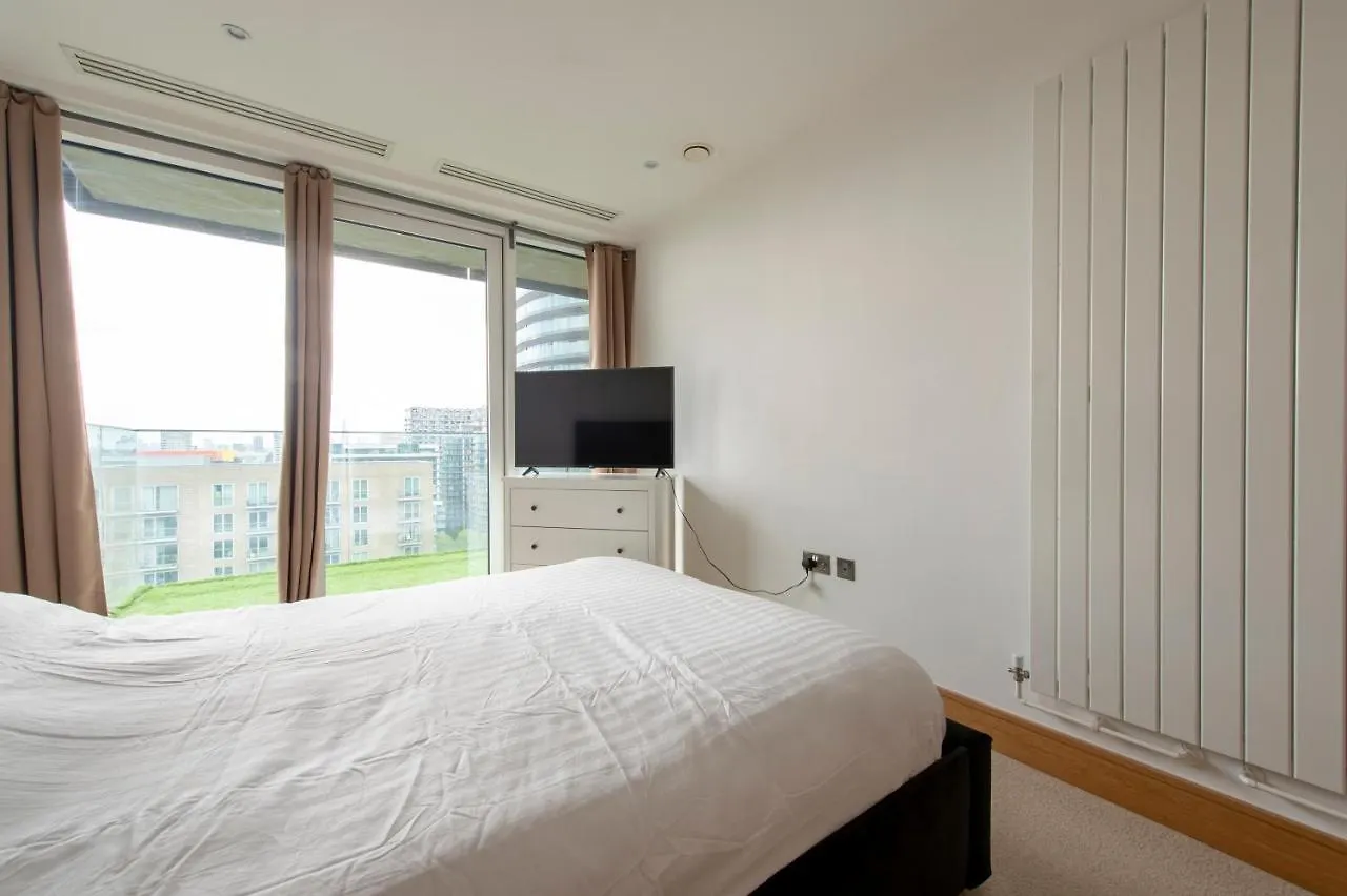 Canary Luxe Apartment London